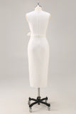 Robe blanche à col en V avec ceinture