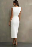 Robe blanche à col en V avec ceinture