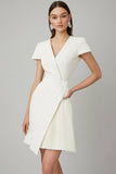 Robe blanche à col en V à manches courtes