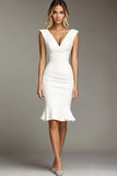 Robe courte formelle moulante blanche à col en V