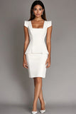 Robe formelle blanche à col carré jusqu’aux genoux