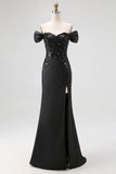 Robe de gala sirène en satin noir à épaules dénudées avec fente