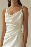 Robe courte de graduation blanche en satin à col bénitier