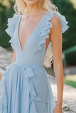 Robe de demoiselle d’honneur longue en mousseline de soie à col en V bleu ciel avec volants