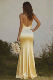 Robe de demoiselle d’honneur en satin sirène licol jaune clair