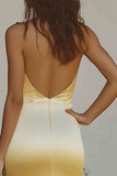 Robe de demoiselle d’honneur en satin sirène licol jaune clair