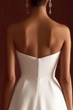 Robe de graduation blanche sans bretelles à noeud en ligne