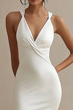Robe de mariée sirène simple en satin blanc col V avec fente