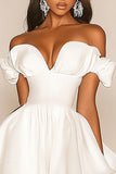 Mini robe blanche à épaules dénudées