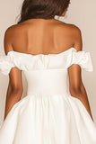 Mini robe blanche à épaules dénudées