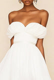 Robe blanche en mousseline à épaules dénudées