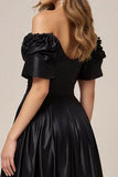 Satin noir à épaules dénudées Robe de bal trapèze avec fente