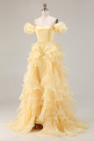 Robe de bal sirène jaune en satin à épaule dénudée et volants