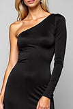 Robe de bal longue en satin noir fourreau à une épaule avec manches