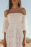 Robe de graduation blanche en dentelle fourreau à épaules dénudées