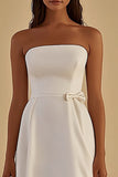 Robe courte moulante blanche de graduation avec noeud