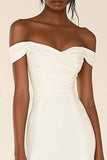 Robe moulante moulante en satin blanc à épaules dénudées