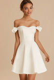 Robe courte de graduation à volants en satin blanc