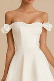 Robe courte de graduation à volants en satin blanc