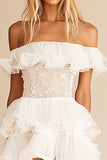 Robe courte de graduation en dentelle blanche à volants à épaules dénudées