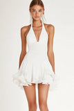 Robe courte moulante blanche en mousseline de soie avec volants