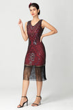 Robe bordeaux noire à franges à sequins des années 1920 avec perles