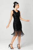 Robe fourreau à franges à paillettes à paillettes en V noire Bugundy des années 1920