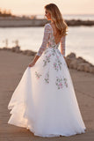 Tulle blanc une ligne Boho longueur sol robe de mariée avec des fleurs