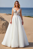 Robe de mariée blanche à col en V une ligne Boho Sweep Train avec appliques