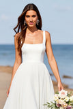 Mousseline de soie blanche Une ligne Col carré Boho Sweep Train Robe de mariée