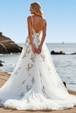 Une ligne de tulle blanc à bretelles spaghetti brodé boho balayage robe de mariée