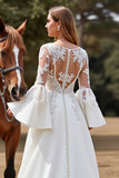 Blanc A Ligne Flare Manches Boho Sweep Train Robe de mariée avec appliques