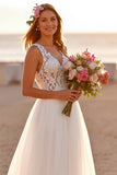 Blanc Col V Sans Manches Une Ligne Boho Balayage Train Robe de Mariée avec Dentelle