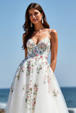 Tulle blanc col en V boho balayage floral traîne robe de mariée