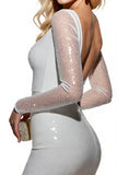 Robe courte moulante en satin blanc scintillant pour les retrouvailles