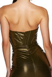 Robe courte moulante sans bretelles en satin doré foncé