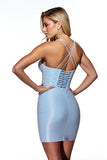 Robe courte moulante moulante en satin bleu clair avec franges