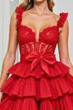 Robe de bal corset rouge à plusieurs niveaux avec noeud amovible