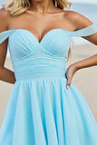 Robe de bal à épaules dénudées bleu clair