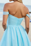 Robe de bal à épaules dénudées bleu clair