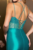 Robe courte moulante moulante en satin bleu royal scintillante avec trou de serrure