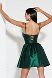 Corset en satin vert foncé Une robe courte de retour à la maison