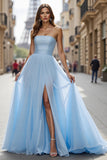 Robe de bal simple en tulle bleu avec fente