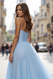 Robe de bal simple en tulle bleu avec fente