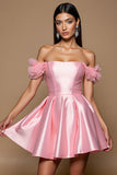 Robe de cocktail rose à épaules dénudées en satin à une ligne