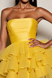 Robe de retour à la maison en satin jaune à plusieurs niveaux