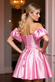Robe de retour à la maison en satin rose à épaules dénudées
