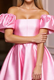 Robe de retour à la maison en satin rose à épaules dénudées