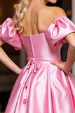 Robe de retour à la maison en satin rose à épaules dénudées