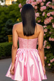 Robe courte de retour à la maison en satin rose sans bretelles
